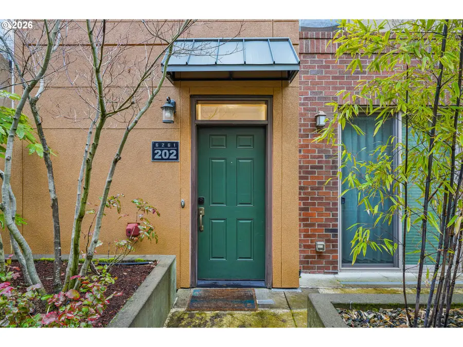 6261 NE Carillion Dr, Hillsboro, OR 97124 - Image #3