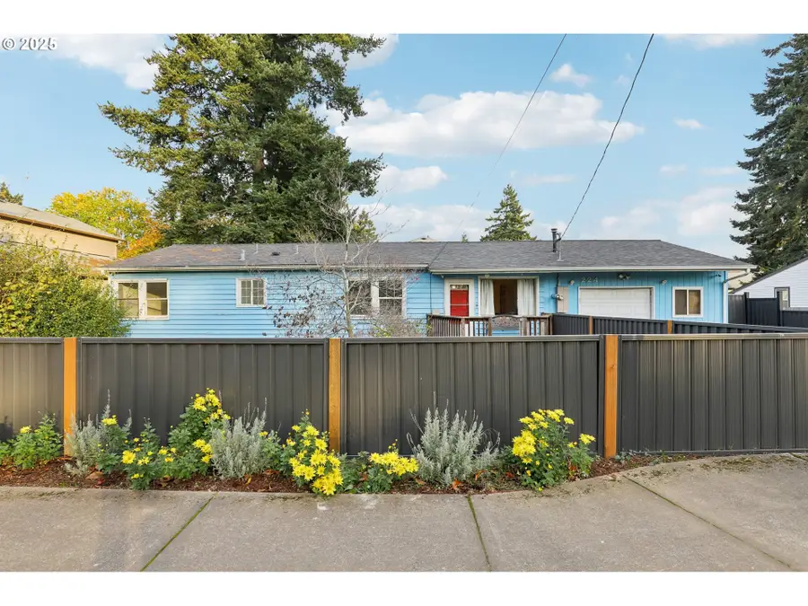 224 NE 92nd Pl, Portland, OR 97220 - Image #2