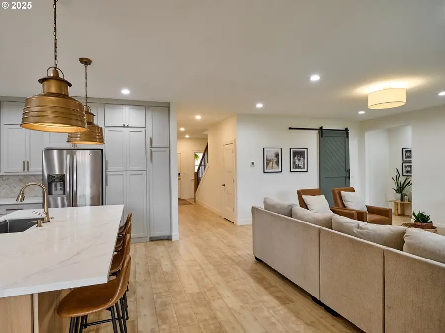 833 Hawk Dr, Silverton, OR 97381 - Image #3