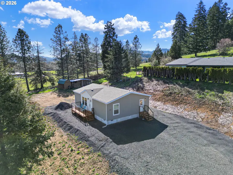 749 Douglas St, Yoncalla, OR 97499 - #2