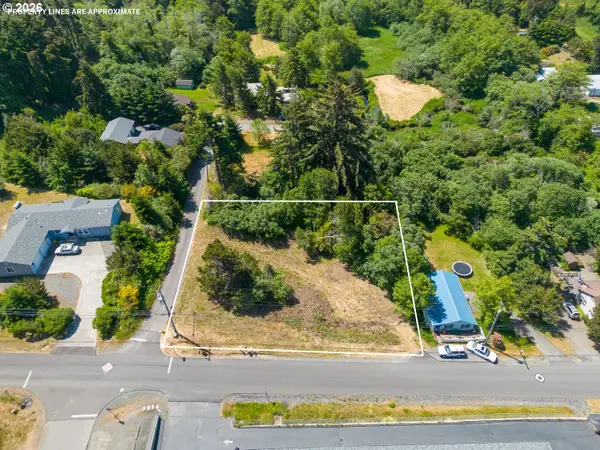 770 3rd St Se, Bandon, OR 97411