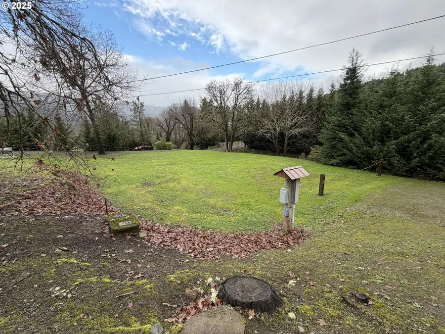 157 Crest Dr, Tri City, OR 97457 - Image #2