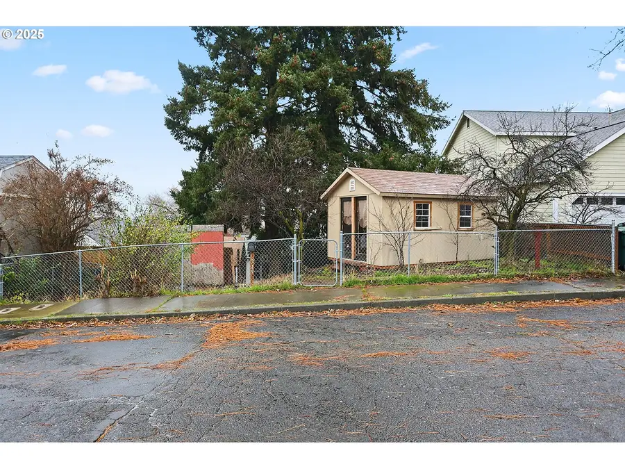 319 W 13th St, The Dalles, OR 97058 - Image #3