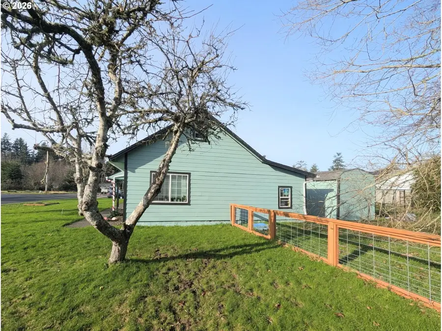221 231 SW 2nd St, Warrenton, OR 97146 - Image #3