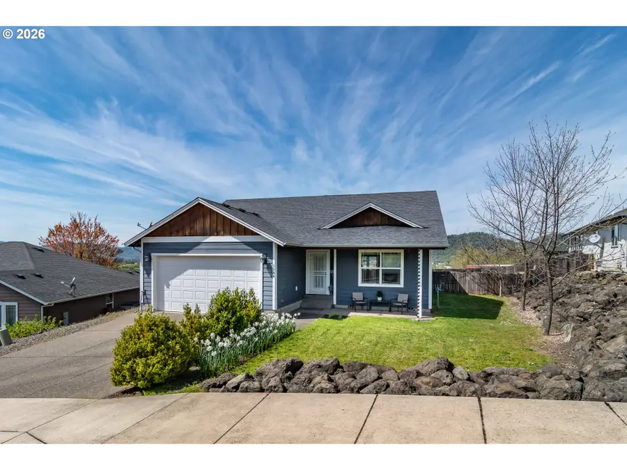 1944 NE Sunset Loop Dr, Roseburg, OR 97470 - #2