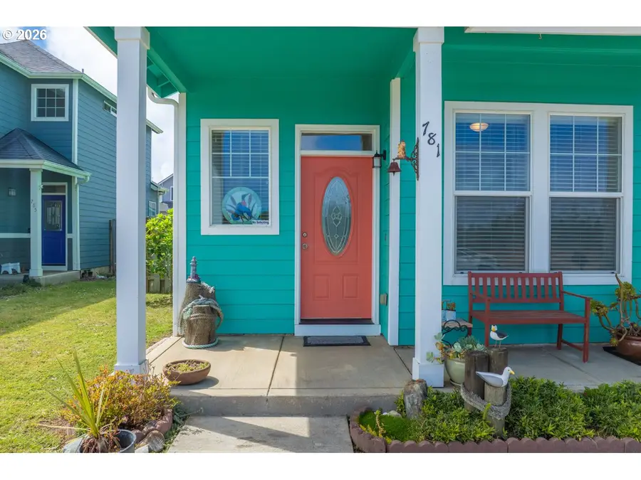 781 Kentucky Ave, Coos Bay, OR 97420 - #3