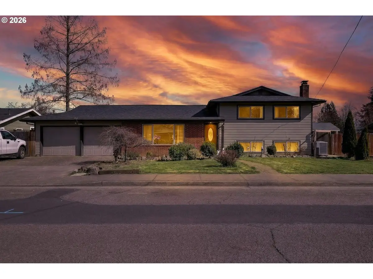 4274 5th St, Hubbard, OR 97032 - #1