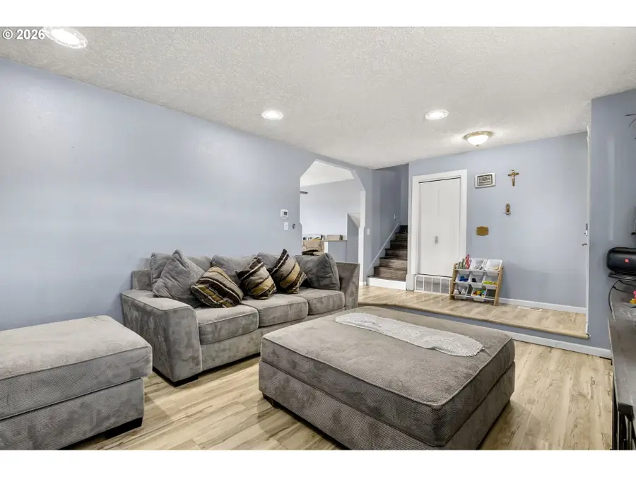 4274 5th St, Hubbard, OR 97032 - #3