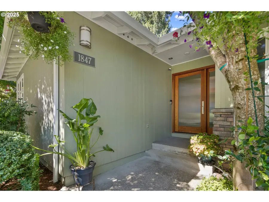 1847 Woodland Ter, Lake Oswego, OR 97034 - Image #3