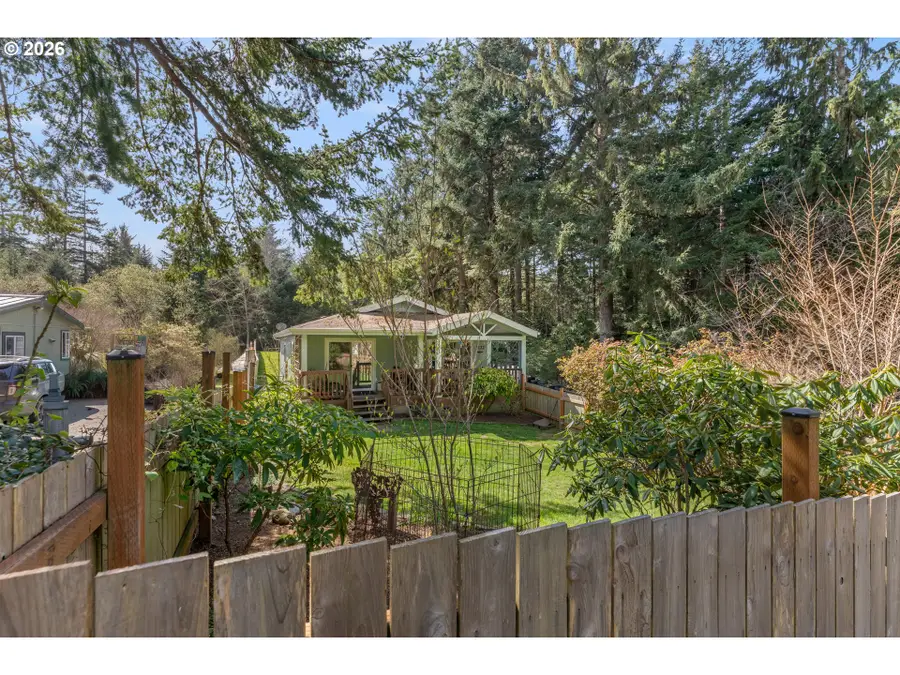 1122 SE 9th St, Bandon, OR 97411 - #2