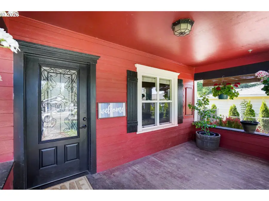 318 Koons St, Silverton, OR 97381 - #2