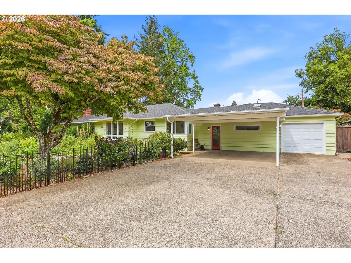 595 Dartmoor Dr, Eugene, OR 97401 - #1