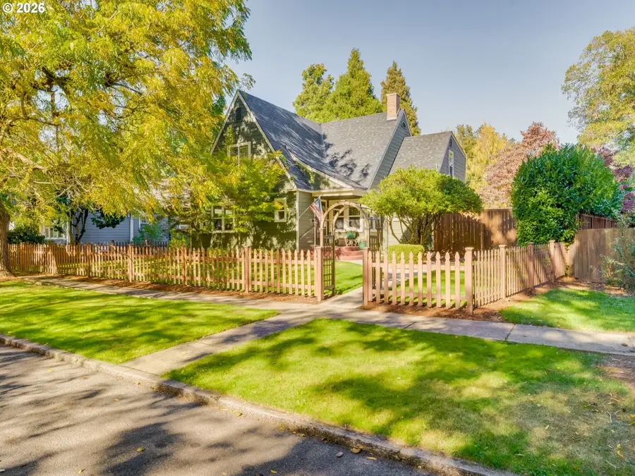 471 Montgomery St, Woodburn, OR 97071 - #2