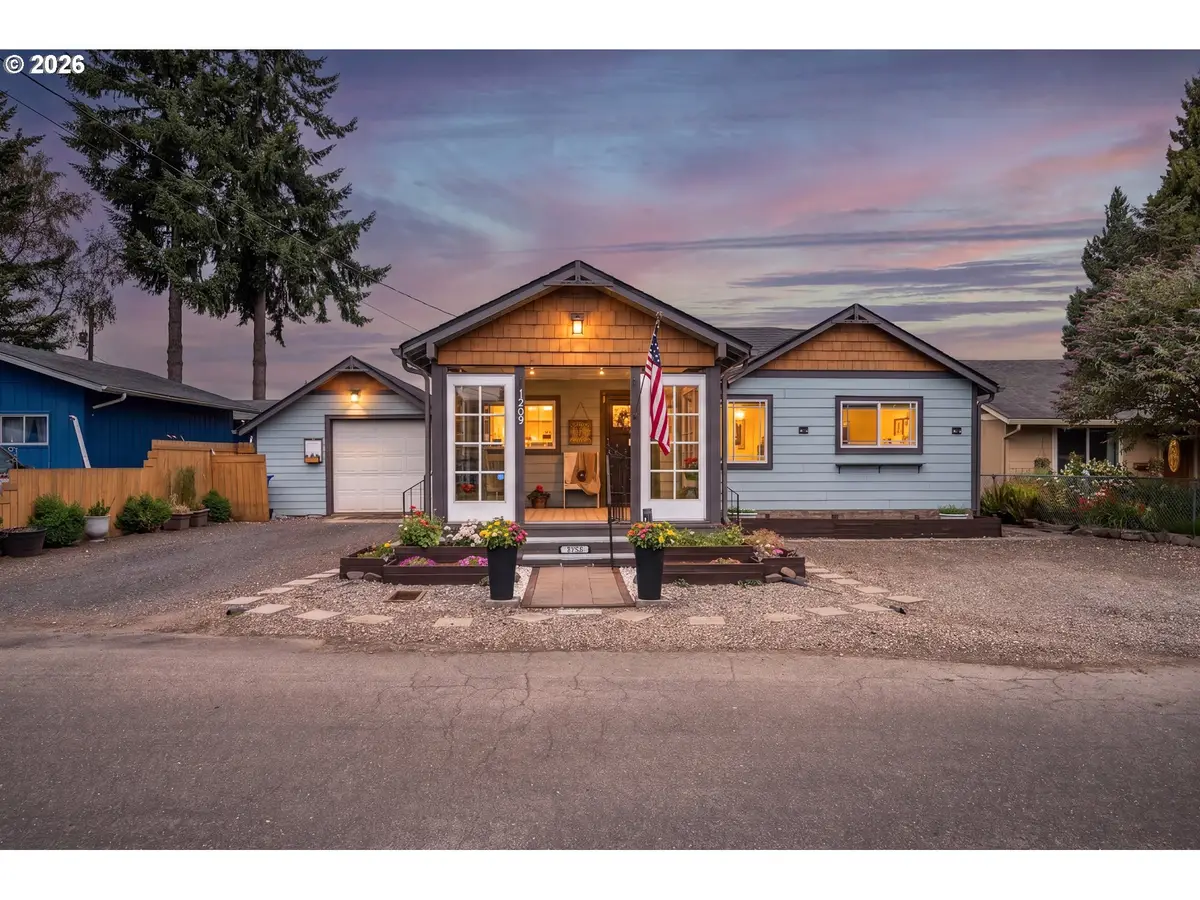 1209 S 11th Ave, Kelso, WA 98626 - #1
