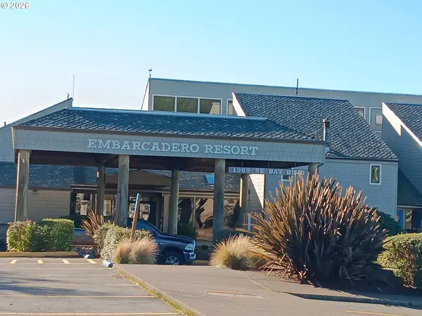 1000 SE Bay Blvd #J-427, Newport, OR 97365