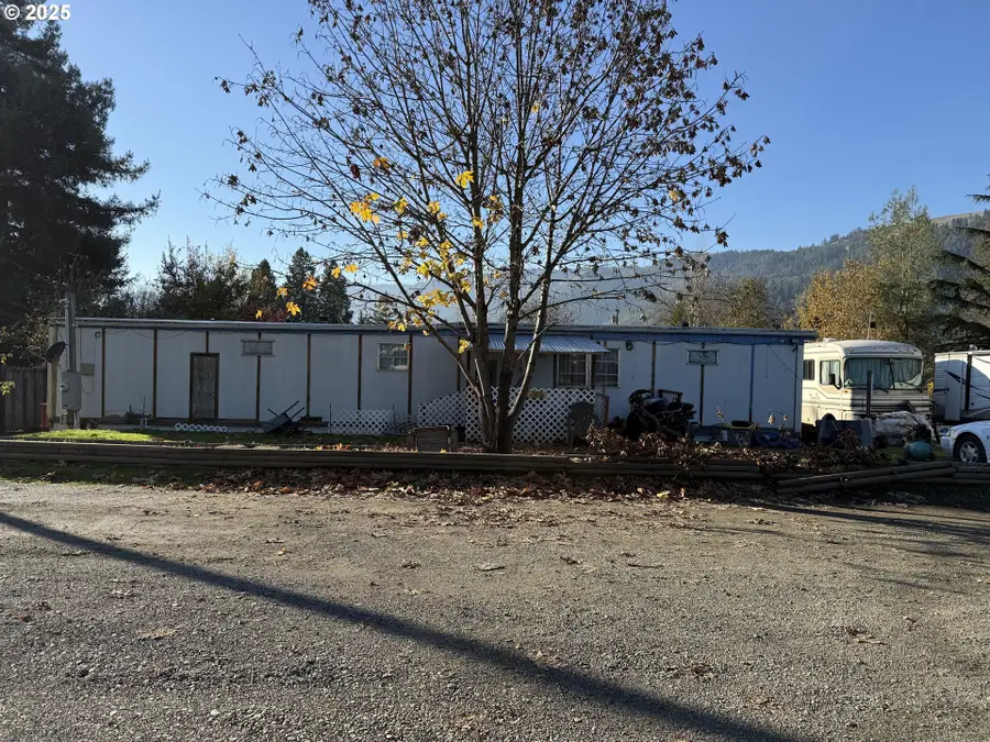 210 Adams St, Tri City, OR 97457 - #3