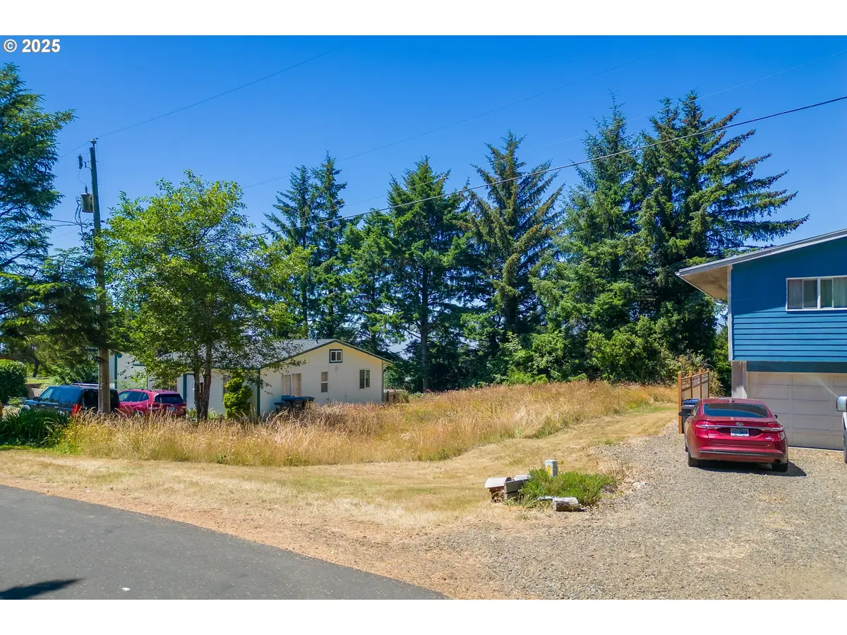 2118 NW Viewridge Dr, Waldport, OR 97394 - Image #1