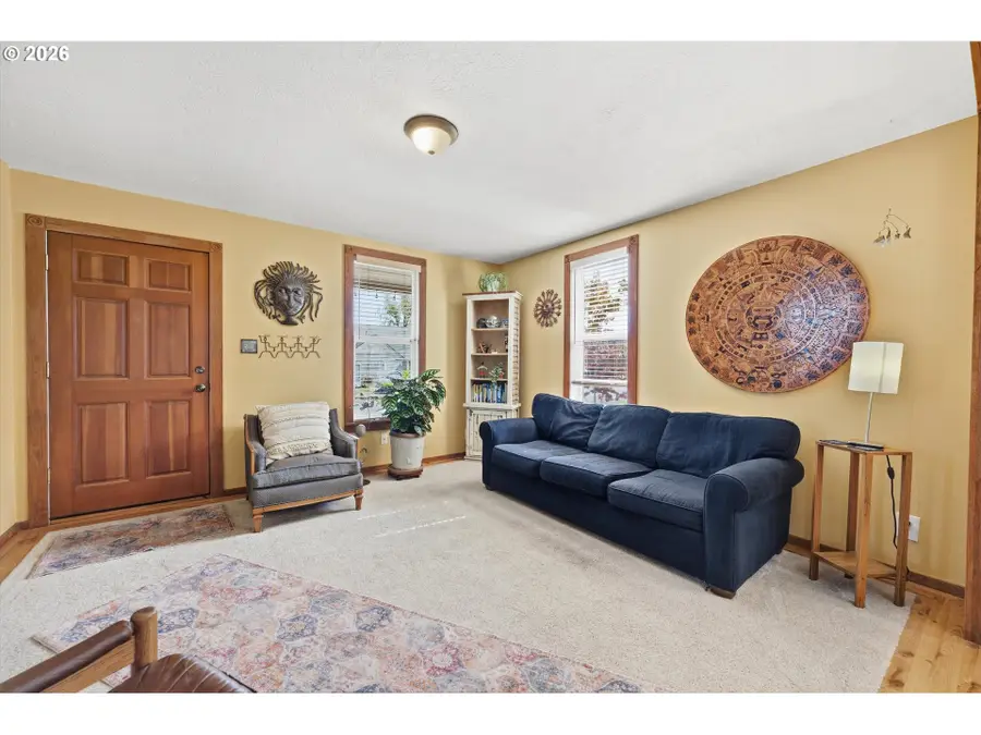 1275 SE Jefferson St, Dallas, OR 97338 - #3