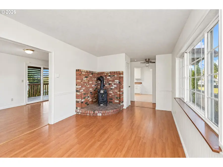 223 W Ellendale Ave, Dallas, OR 97338 - #3