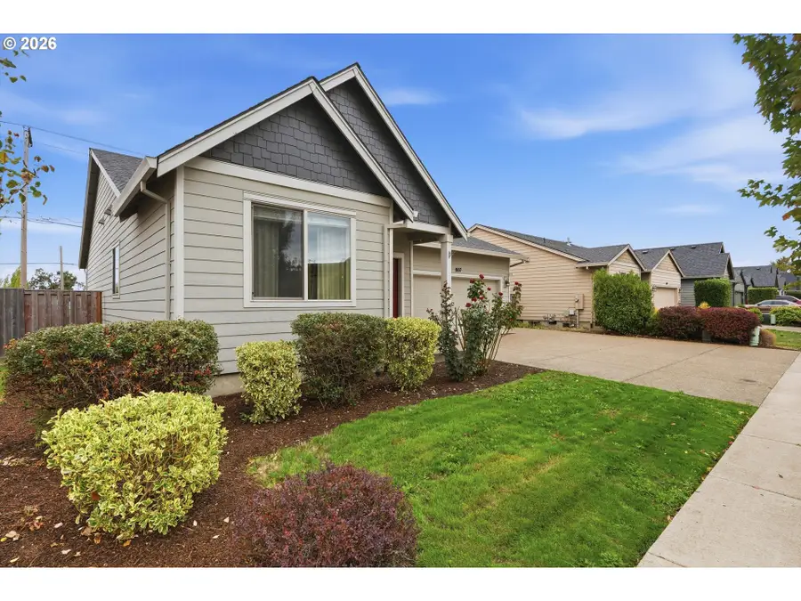 807 NE Pintail St, Silverton, OR 97381 - #3
