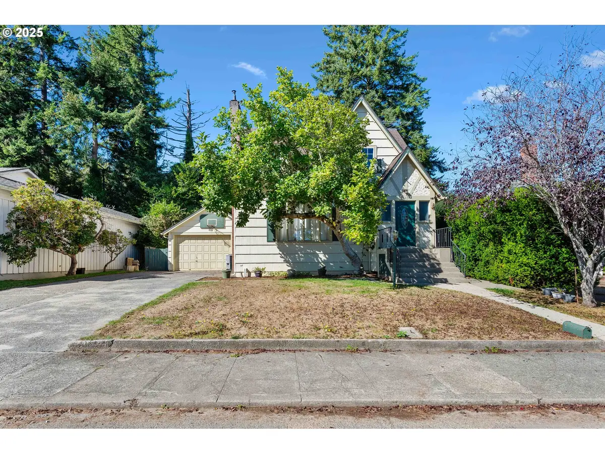 643 S 12th Ct, Coos Bay, OR 97420 - Image #1