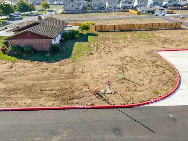 1487 S Fir St #Lot17, Canby, OR 97013