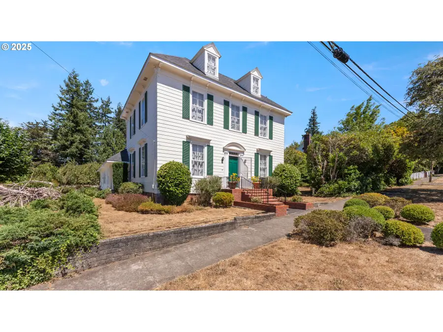 812 E 2nd St, Coquille, OR 97423 - Image #2