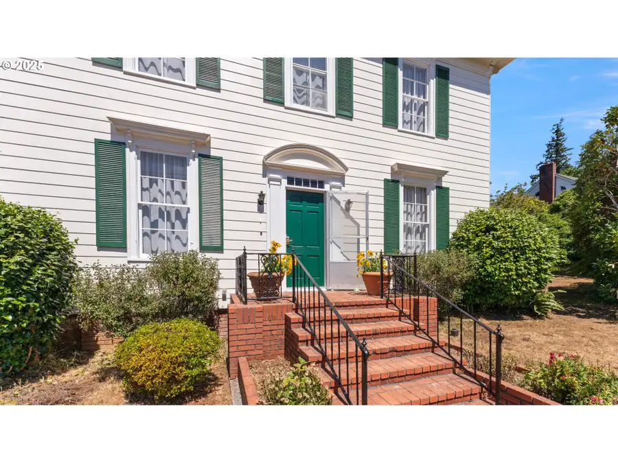 812 E 2nd St, Coquille, OR 97423 - Image #3