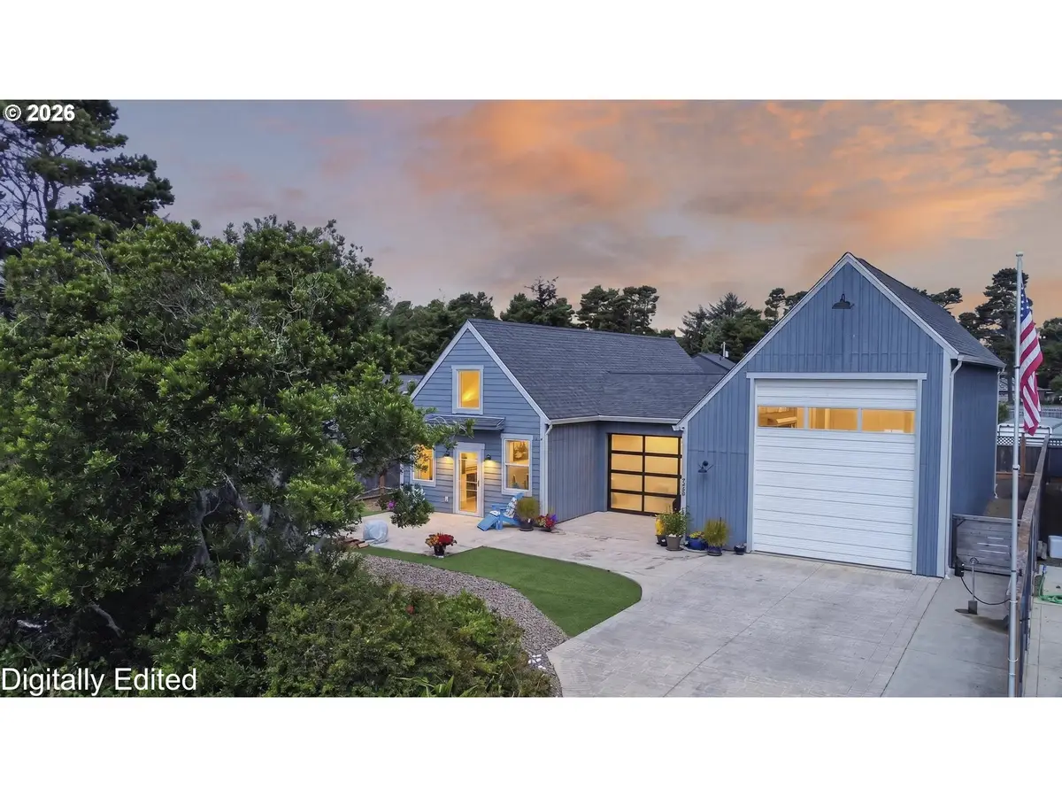 4765 Treewood Dr, Florence, OR 97439 - #1