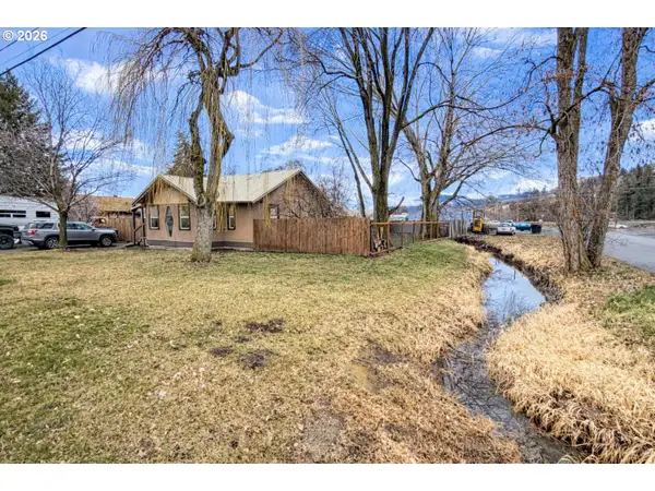 102 Lake Ave, LaGrande, OR 97850