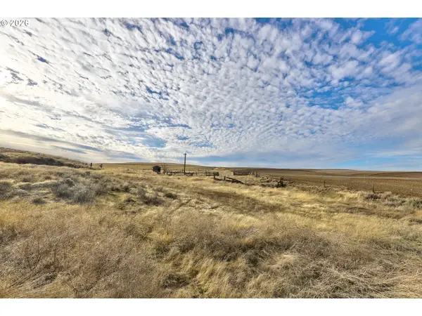 62722 Hart Rd, Moro, OR 97039