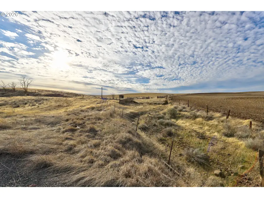 62722 Hart Rd, Moro, OR 97039 - #2