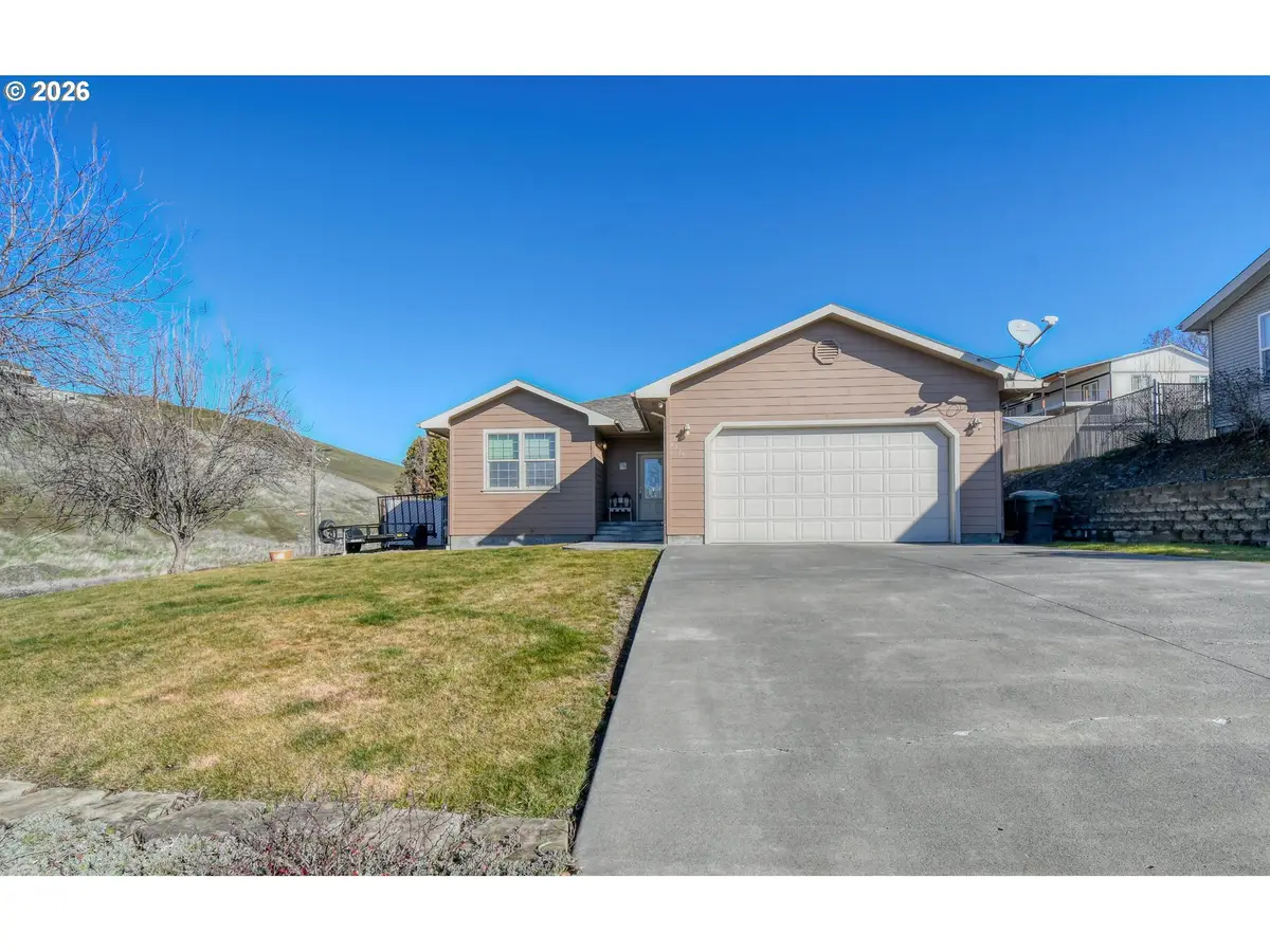 2175 NW Gilliam Ave, Pendleton, OR 97801 - #1