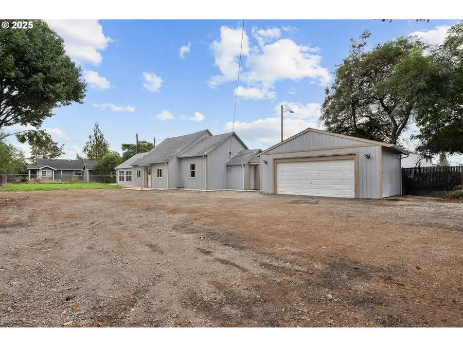 604 Holmes Ln, Oregon City, OR 97045 - Image #2