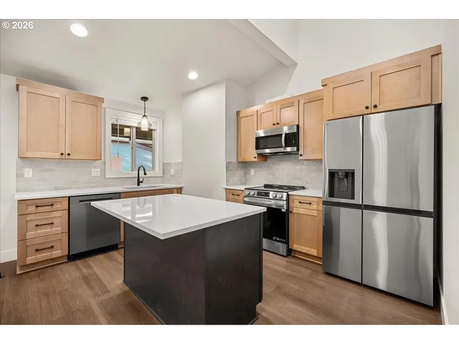 12306 Meadowlawn Dr, Oregon City, OR 97045 - Image #2