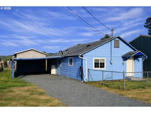 110 N 12th St, Lakeside, OR 97449