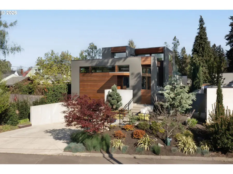 3961 SE Berkeley Way, Portland, OR 97202 - #3