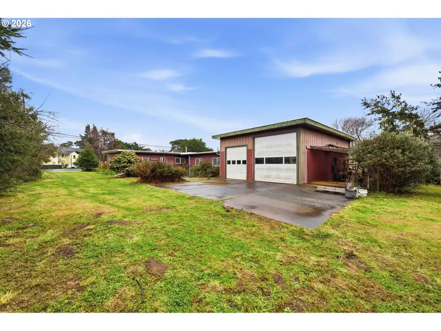 830 Chicago Ave, Bandon, OR 97411 - #2