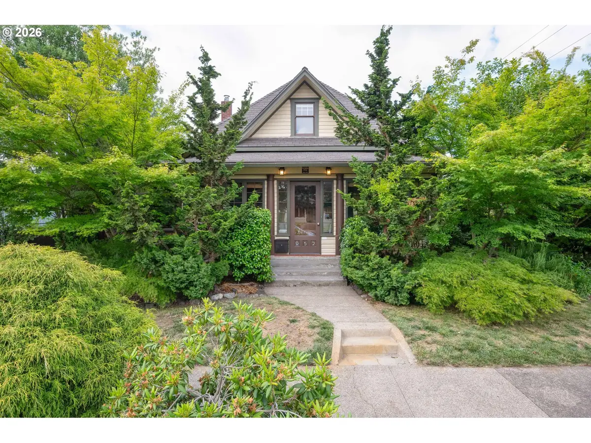 952 C St, Springfield, OR 97477 - #1