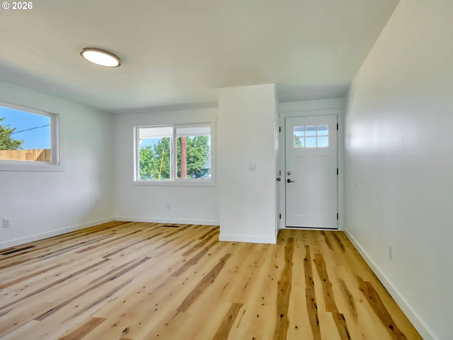 1086 Wilson St, Woodburn, OR 97071 - #3