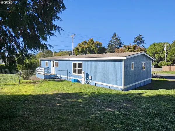 97841 Harbor View Cir, Brookings, OR 97415