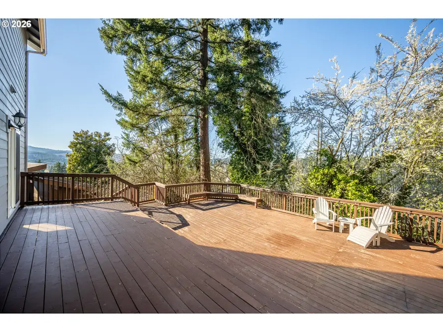 1750 E Taylor Ave, Cottage Grove, OR 97424 - #2