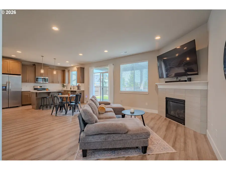 8738 N 1st St, Ridgefield, WA 98642 - #2