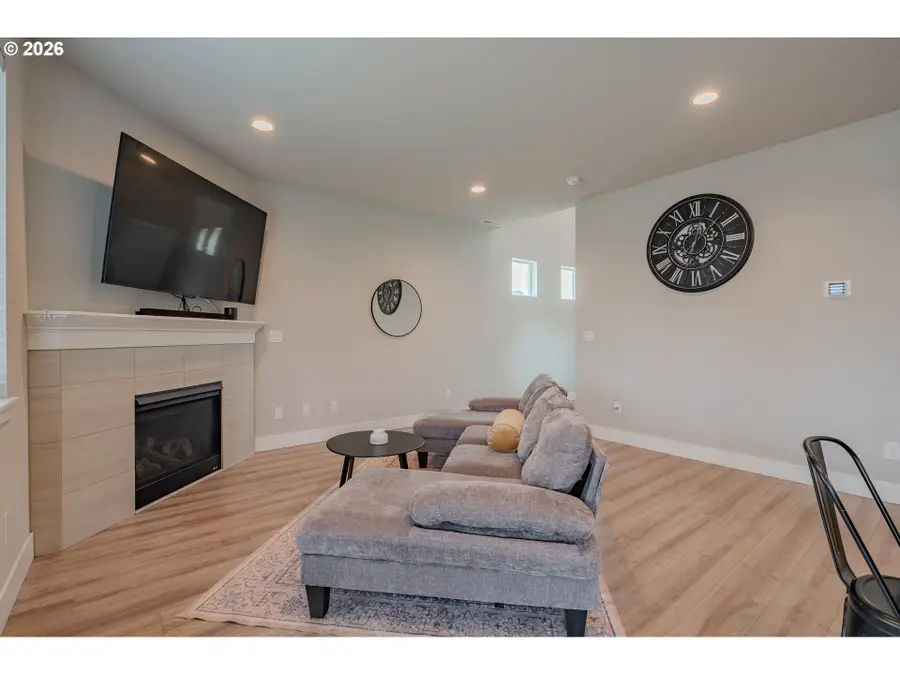 8738 N 1st St, Ridgefield, WA 98642 - #3