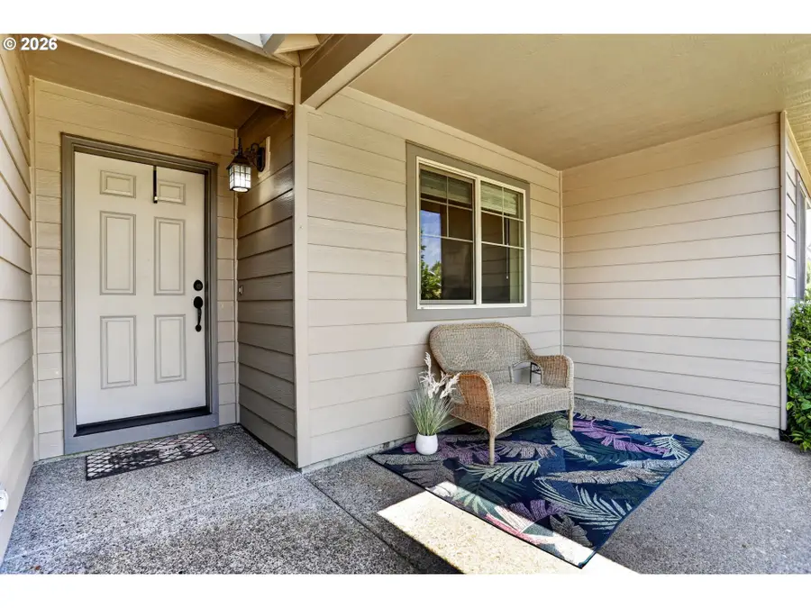 511 Paradise St, Woodburn, OR 97071 - #2
