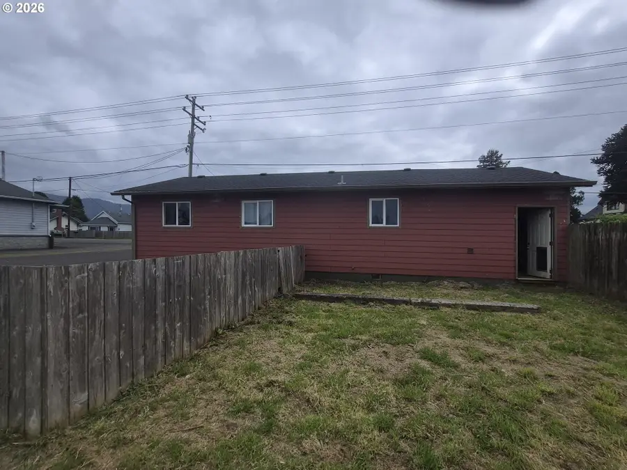 406 Evergreen Dr, Tillamook, OR 97141 - #3