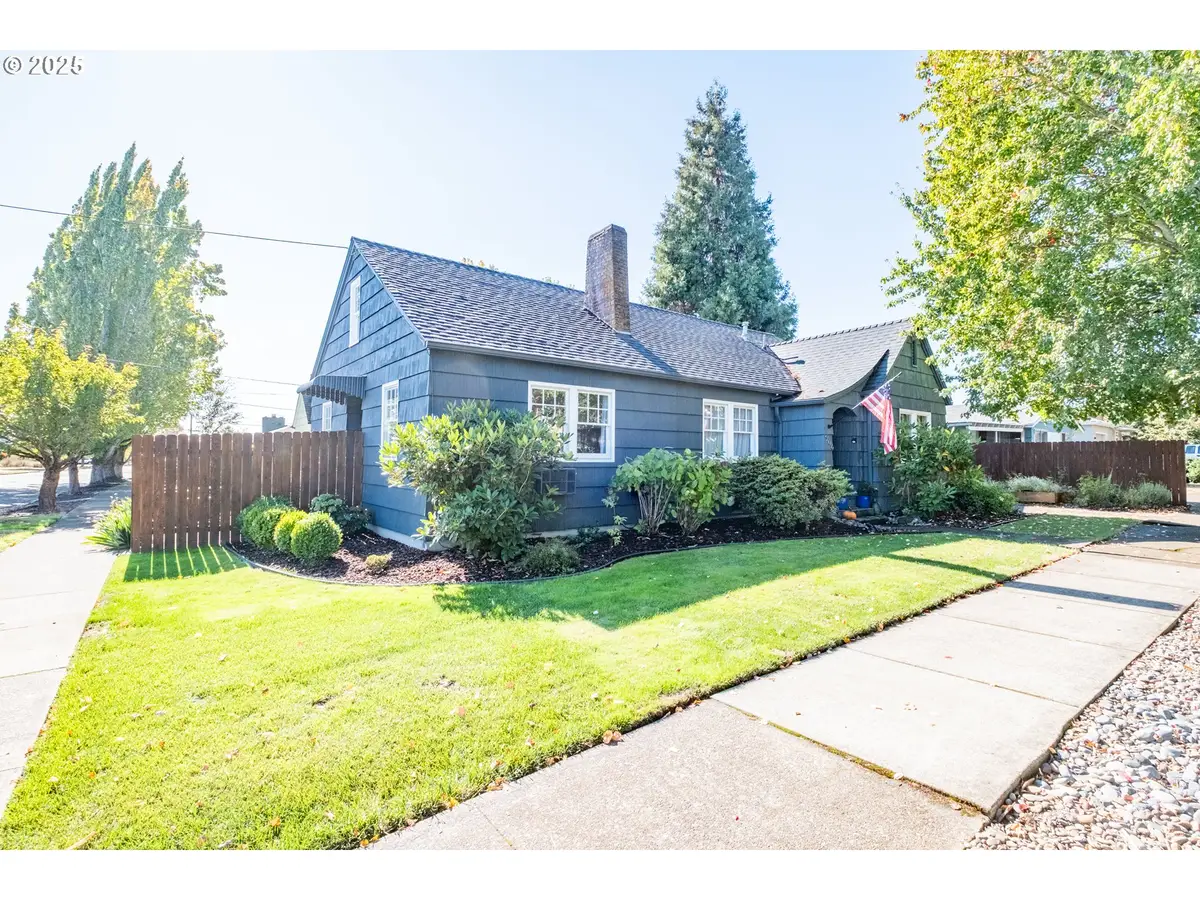 906 SW 11th Ave, Albany, OR 97321 - #1