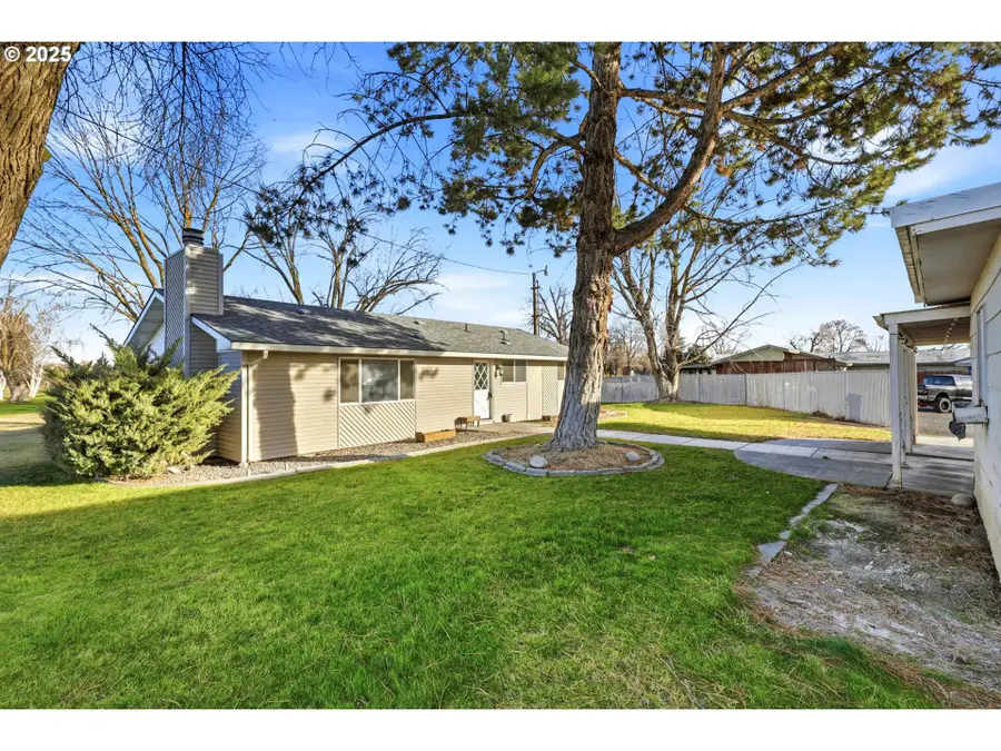 1322 NE Gillespie Ln, Hermiston, OR 97838 - Image #2