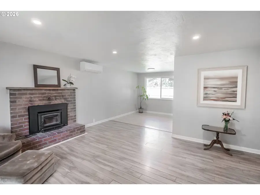 3703 Peppertree Dr, Eugene, OR 97402 - #3