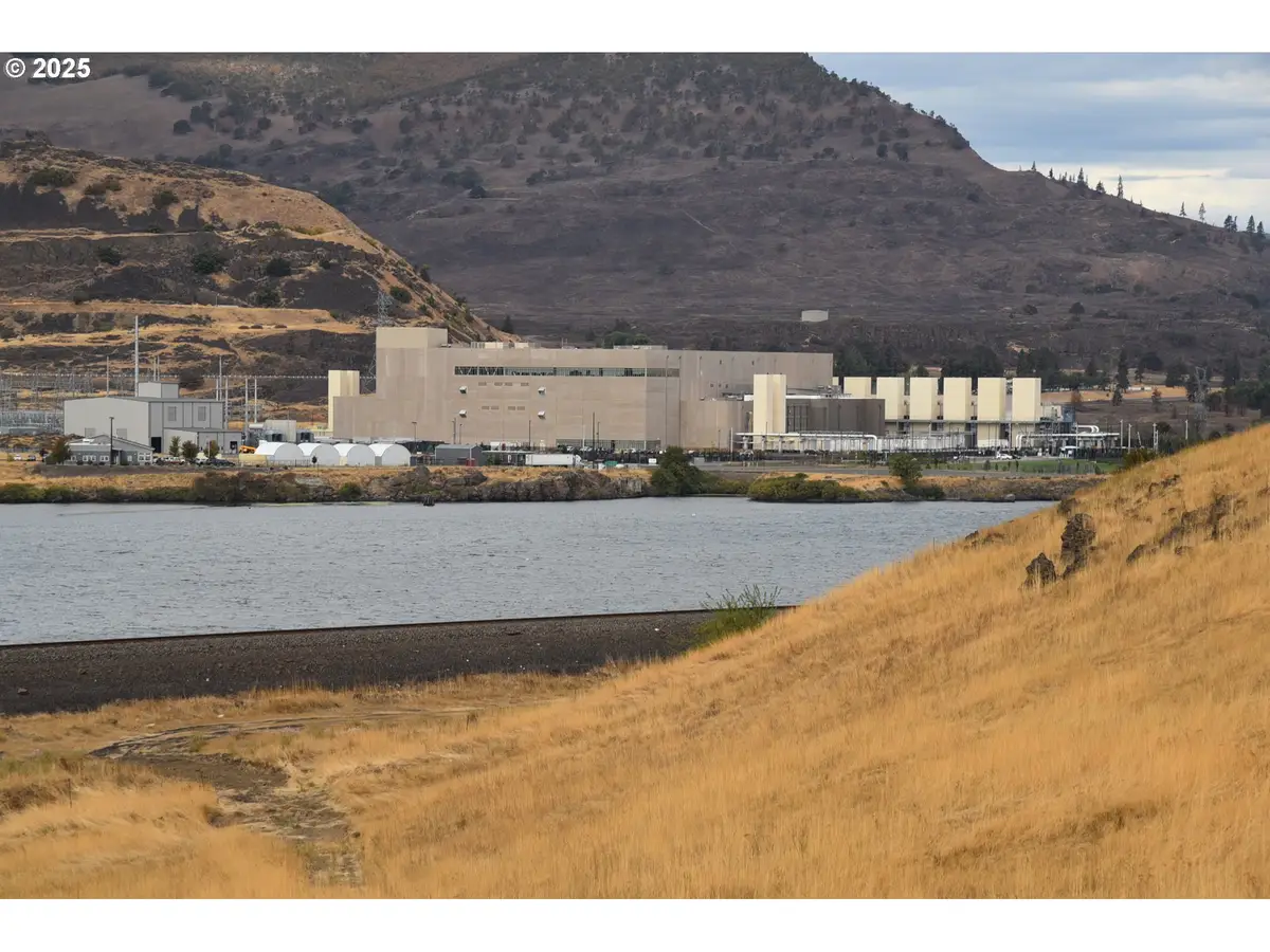 715 Garden Ln, Dallesport, WA 98617 - #1